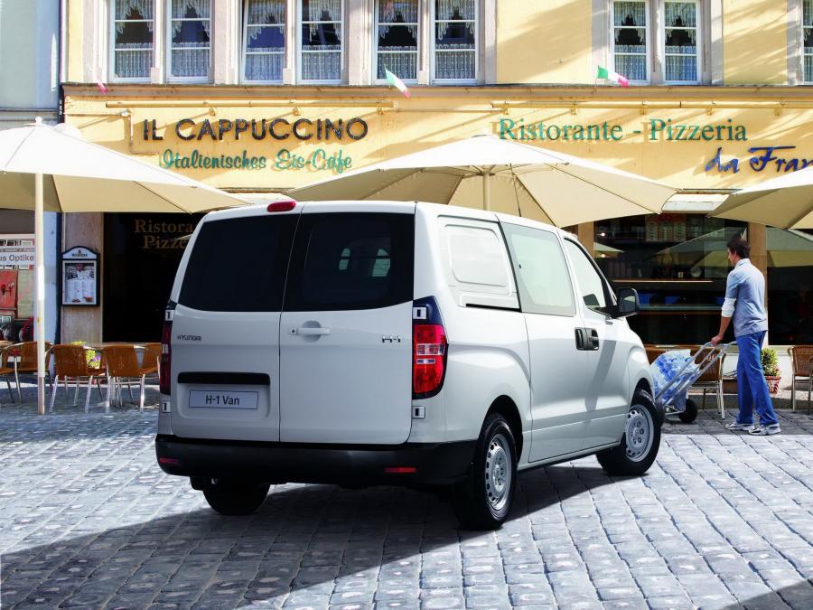  Hyundai H1 Van 2008 года  (фото 2 из 16)